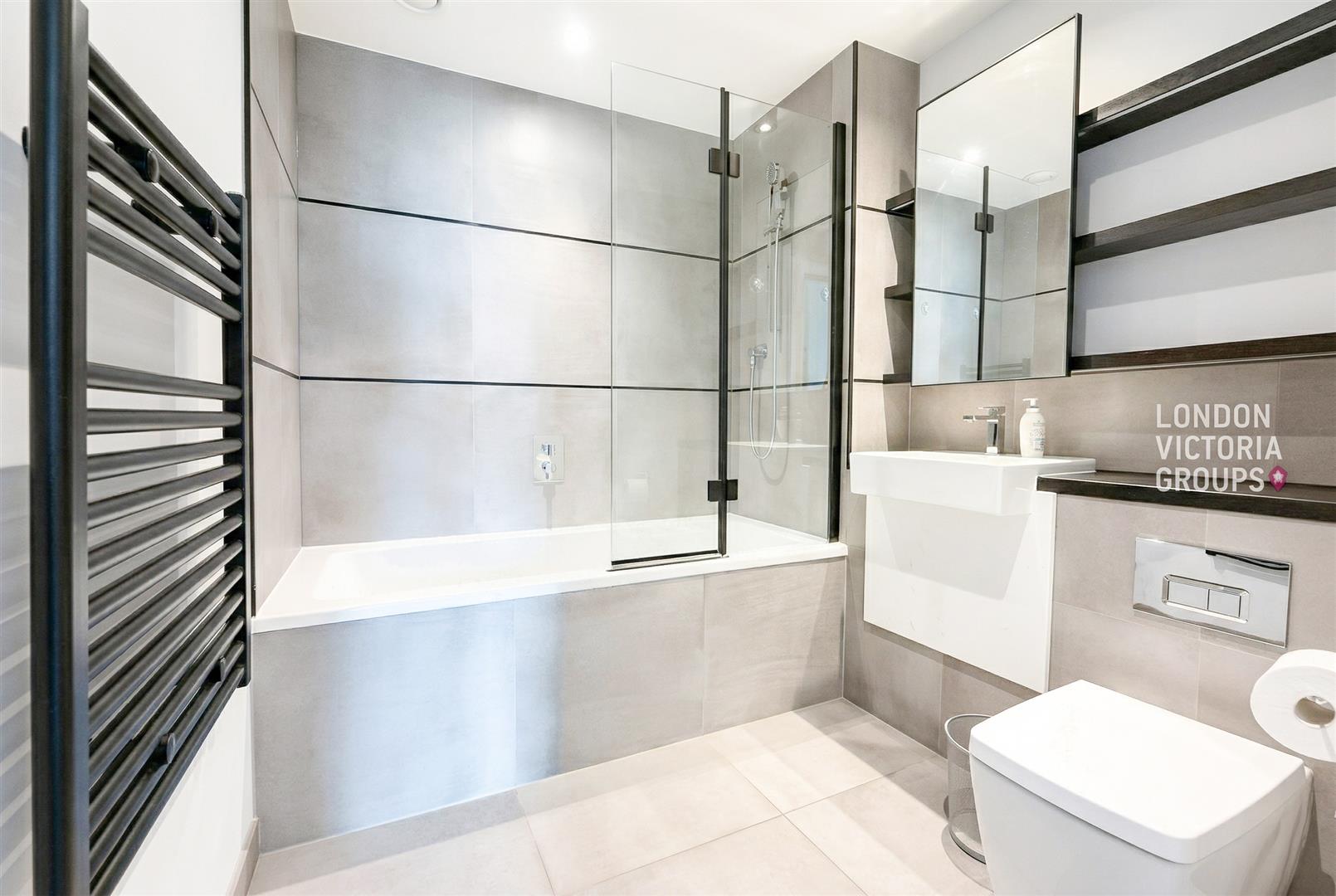 2 bed property in Skyline Apartments, 11 Makers Yard London, London